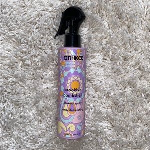 Amika Brooklyn bomb shell blow out spray